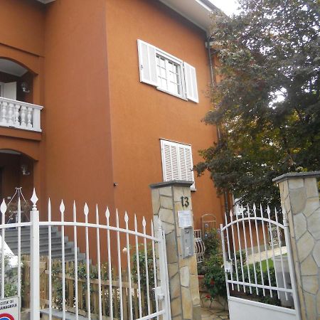 Beb Villa Aurora 카르마뇰라 외부 사진