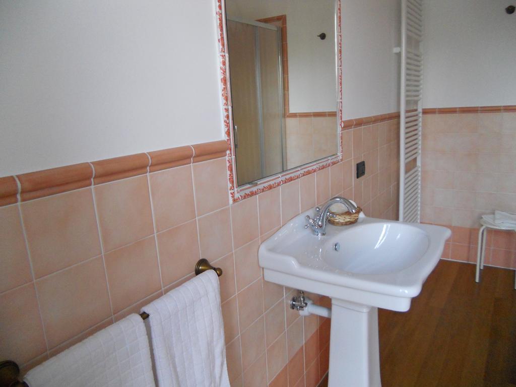 Beb Villa Aurora 카르마뇰라 외부 사진